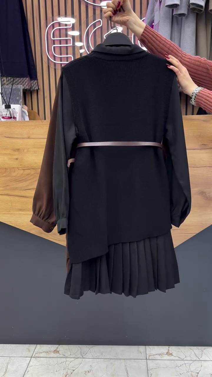 Elegant 2-Piece Brown Knit Vest & Pleated Shirt Dress Set – Timeless Sophistication