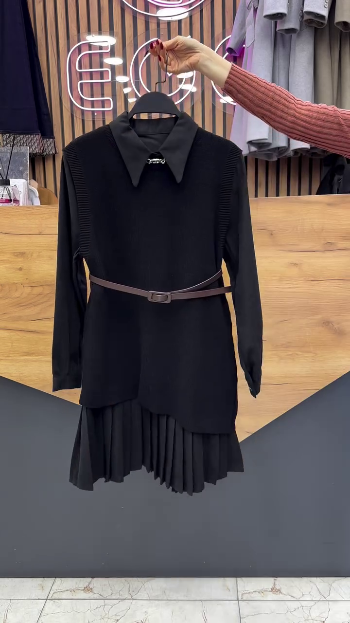 Elegant 2-Piece Brown Knit Vest & Pleated Shirt Dress Set – Timeless Sophistication