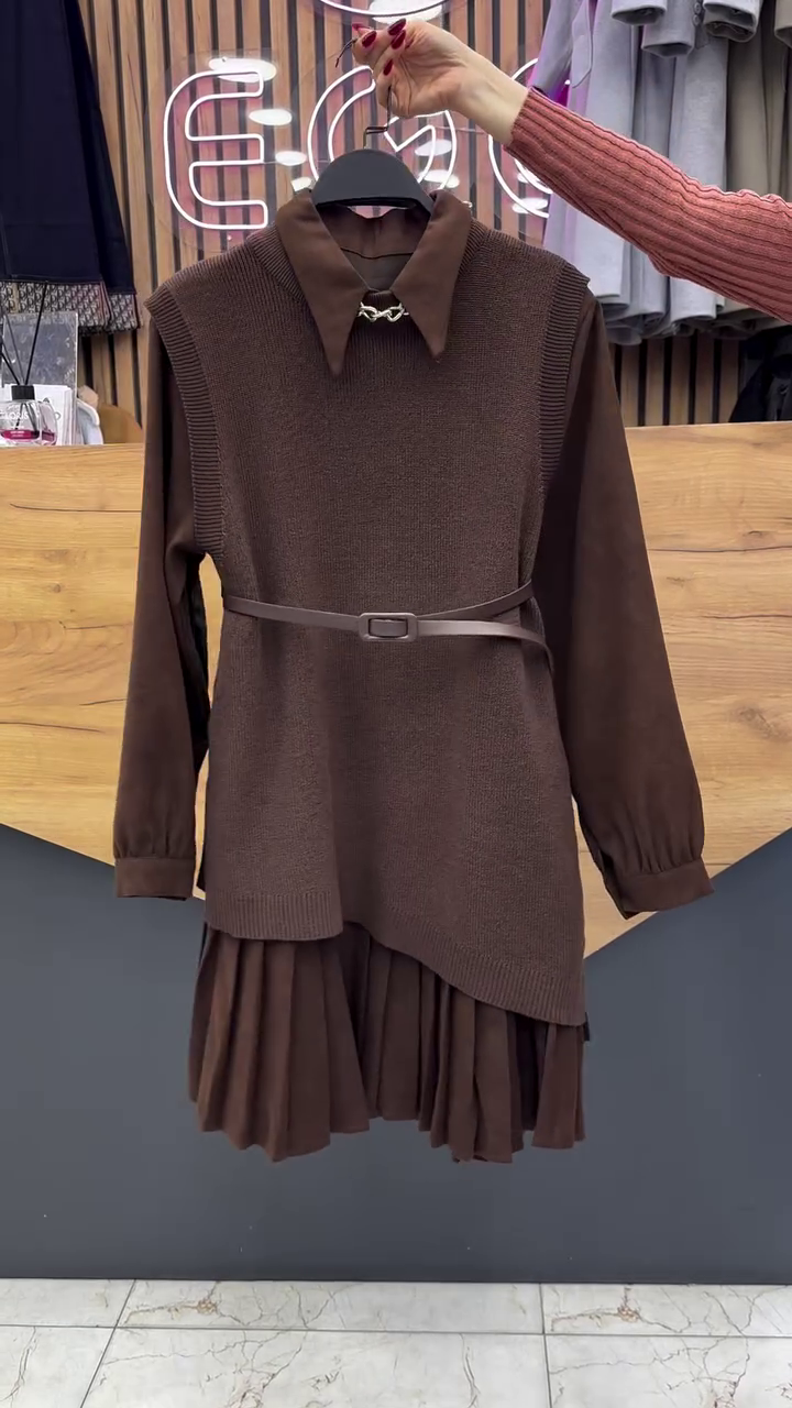 Elegant 2-Piece Brown Knit Vest & Pleated Shirt Dress Set – Timeless Sophistication