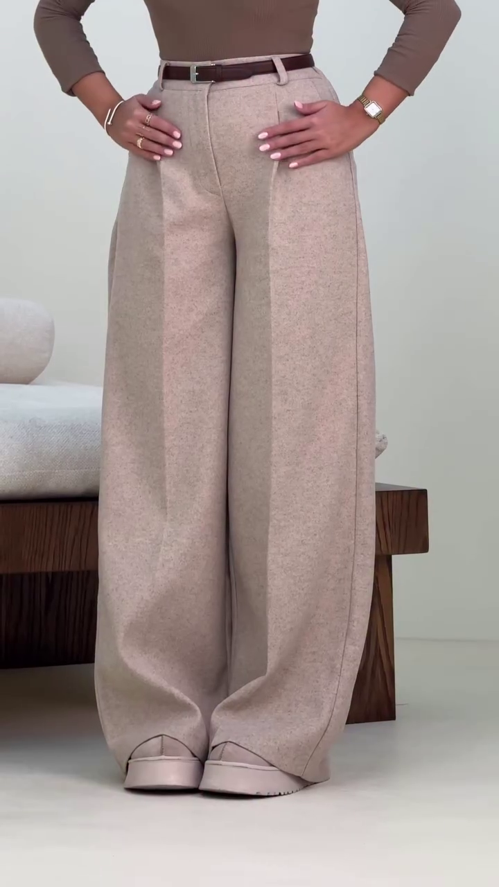 Pleated Herringbone Trousers – Classic Tailoring, Modern Confidence