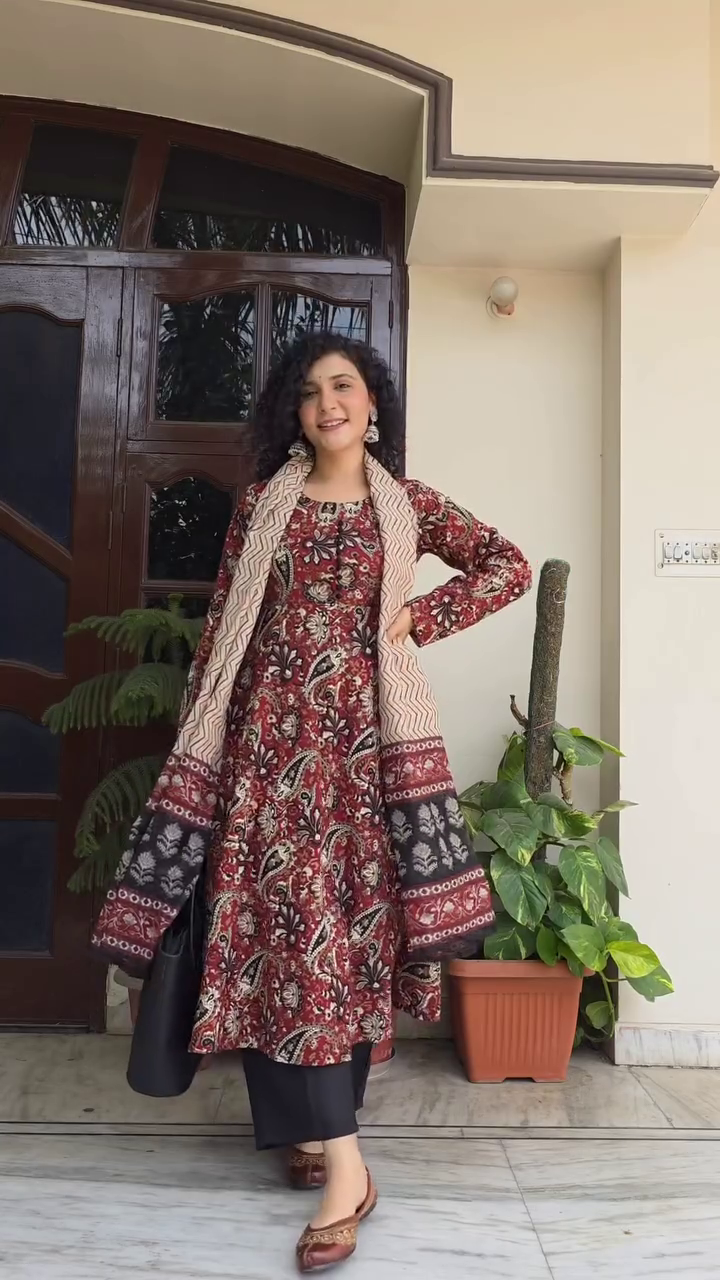 🌿 Effortless Elegance in Timeless Ethnic Charm