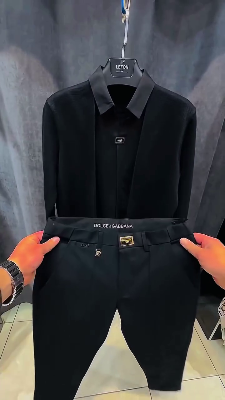 Midnight Precision – The Ultimate All-Black Statement for Modern Men