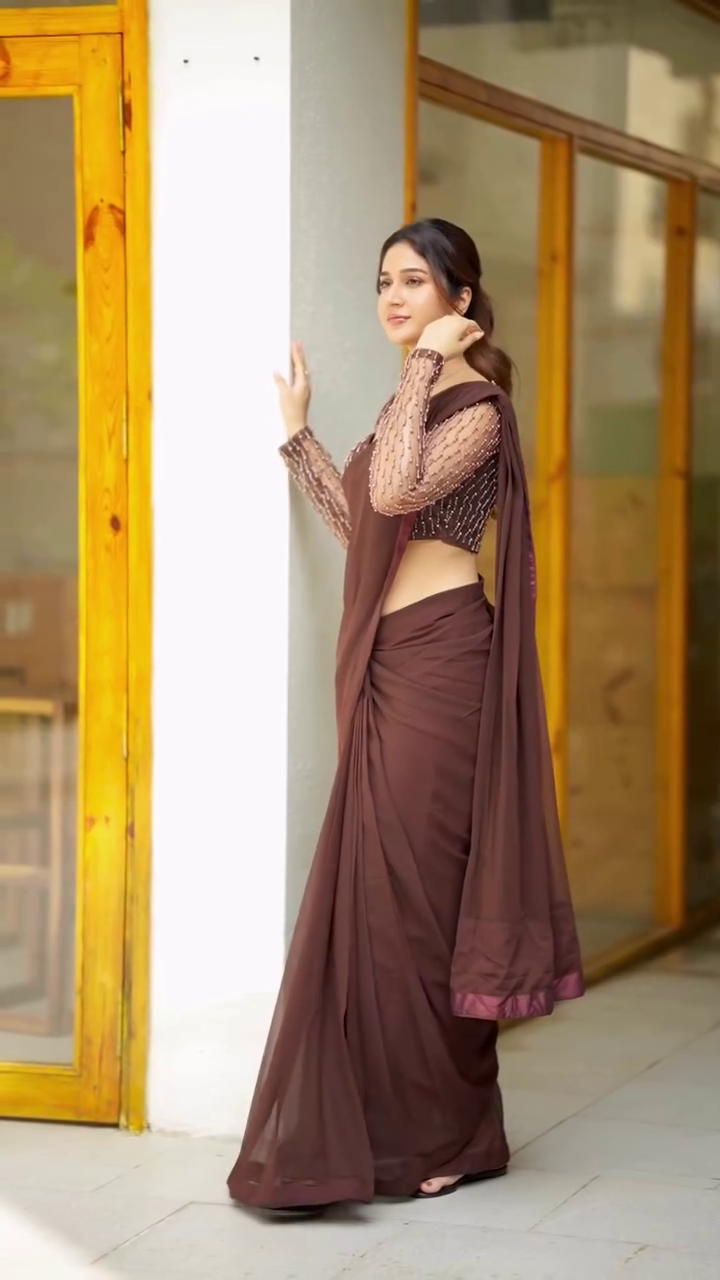 🤎✨ TRENDY BOLLYWOOD Plain Dyed Coffee Saree – Minimal Glam, Maximum Impact ✨🤎
