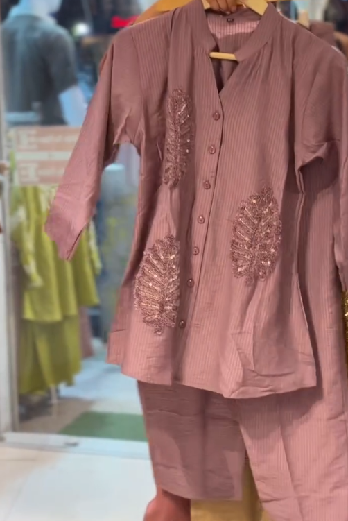 🌸✨ Floral Embroidered Pure Cotton Shirt with Trousers – Elegant Comfort Meets Timeless Style ✨🌸