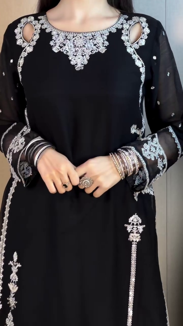 🌸✨ Floral Embroidered Thread Work Georgette Kurta with Sharara & Dupatta – Ethereal Elegance Redefined ✨🌸