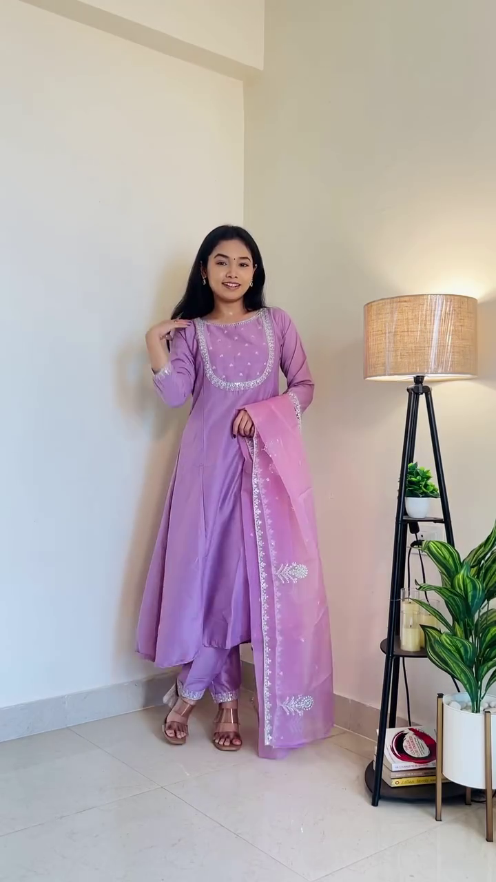 Elegant Rang Red Straight Kurta Set (Set of 3): Timeless Ethnic Style with Grace ❤️