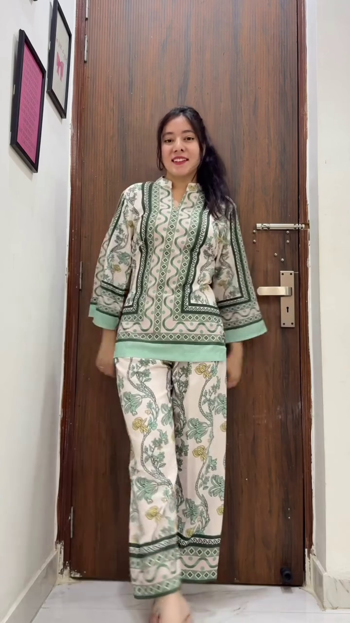 Elegant Women’s Floral Printed Turkish Co-Ord Set – Effortless Style & Modern Comfort 🌸