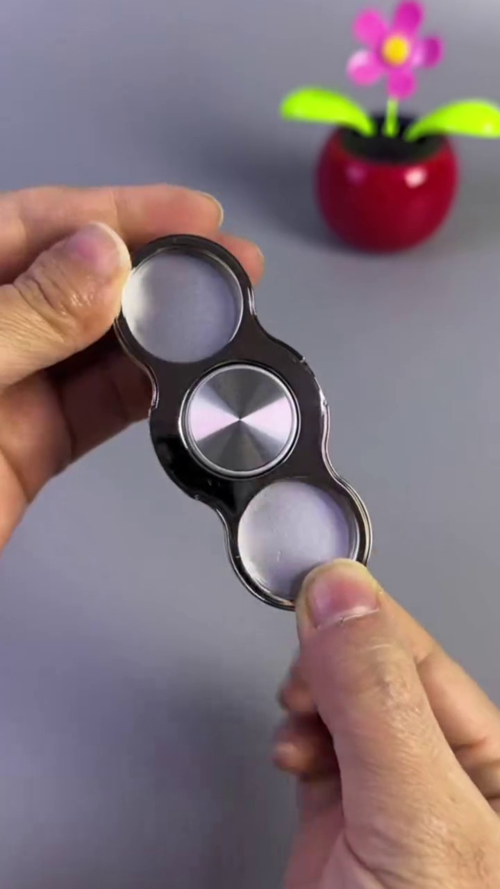 2-in-1 Phone Gripper & Stand – Secure Grip and Hands-Free Viewing Anywhere 📱