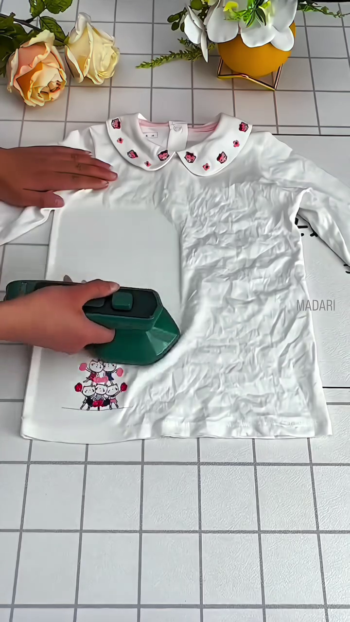 Portable Mini Steam Iron – Compact Garment Steamer for Quick Wrinkle Removal 👕✨