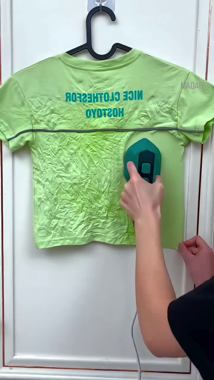 Portable Mini Steam Iron – Compact Garment Steamer for Quick Wrinkle Removal 👕✨