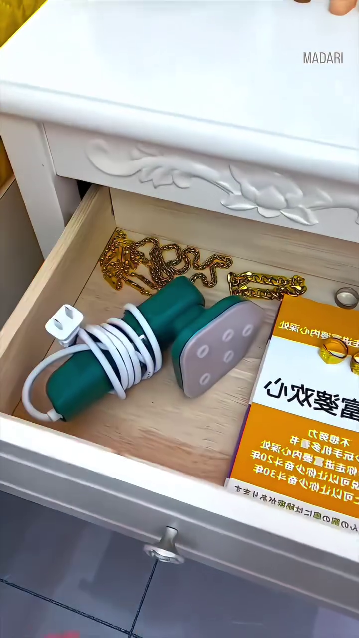 Portable Mini Steam Iron – Compact Garment Steamer for Quick Wrinkle Removal 👕✨