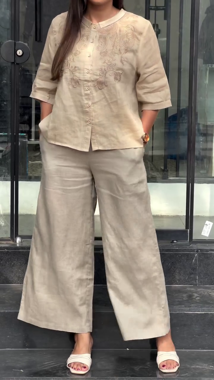 Hand-Embroidered Kurta – Elegant Off-White Ethnic Wear for Women ✨