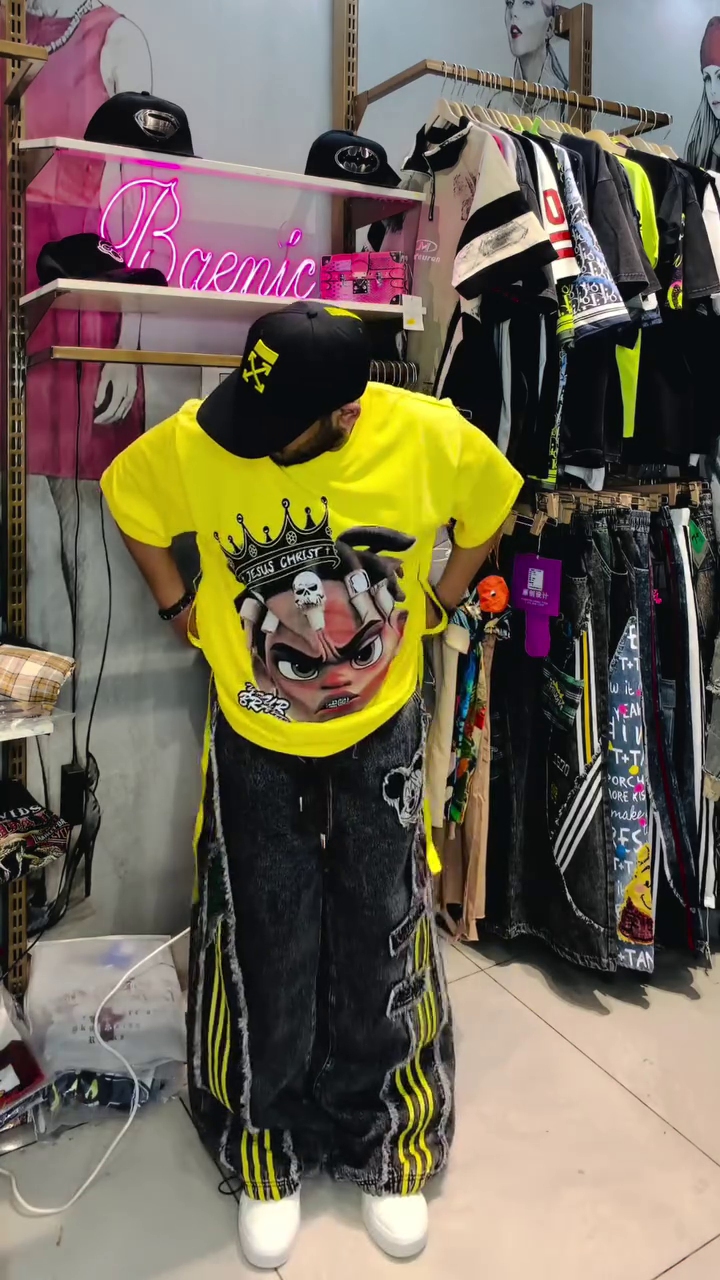 Effortless Street Style Starts with Baggy-Fit Denim Pants