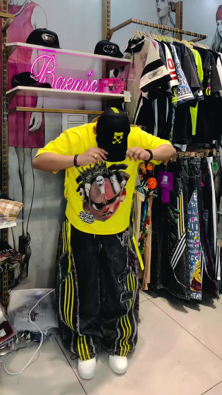 Effortless Street Style Starts with Baggy-Fit Denim Pants