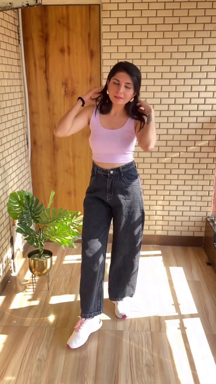 Effortless Street Style: Wide-Leg Baggy Denim Jeans