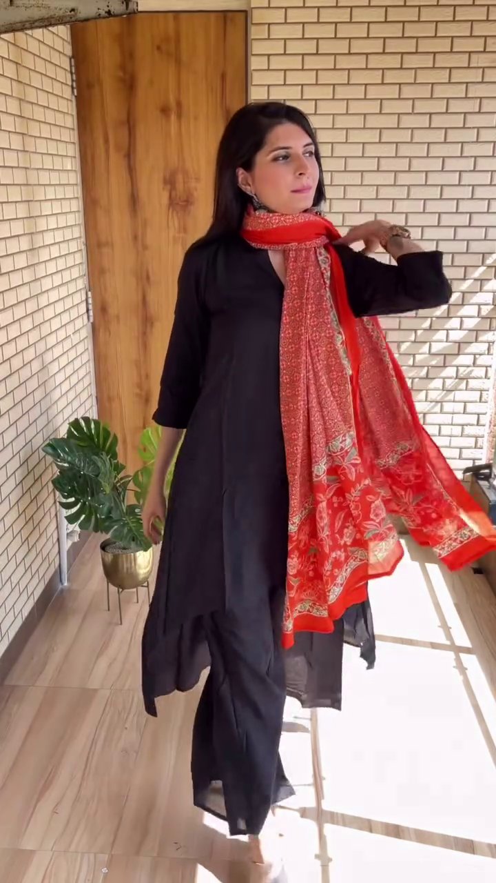 Elegant Tradition: Pink Indo Era Solid Kurta Pant Set with V-Neck and Dupatta