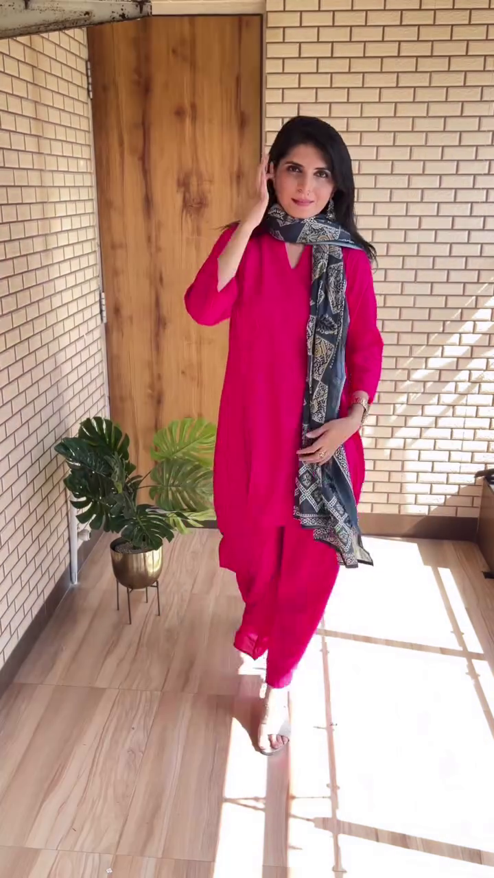 Elegant Tradition: Pink Indo Era Solid Kurta Pant Set with V-Neck and Dupatta