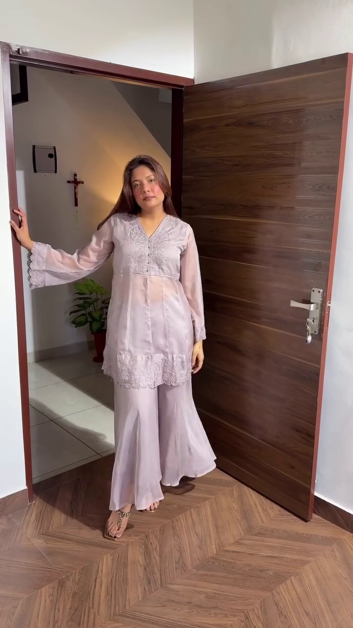 Elegant Lilac: Women’s Embroidered V-Neck Tunic with Palazzo Co-ord Set