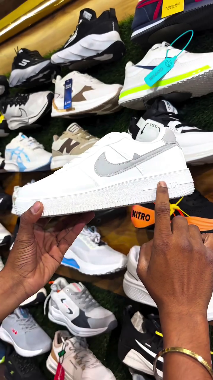 Versatile & Sleek: Classic White Shoes for Men and Women