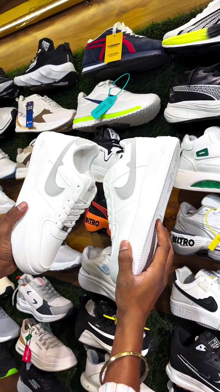 Versatile & Sleek: Classic White Shoes for Men and Women