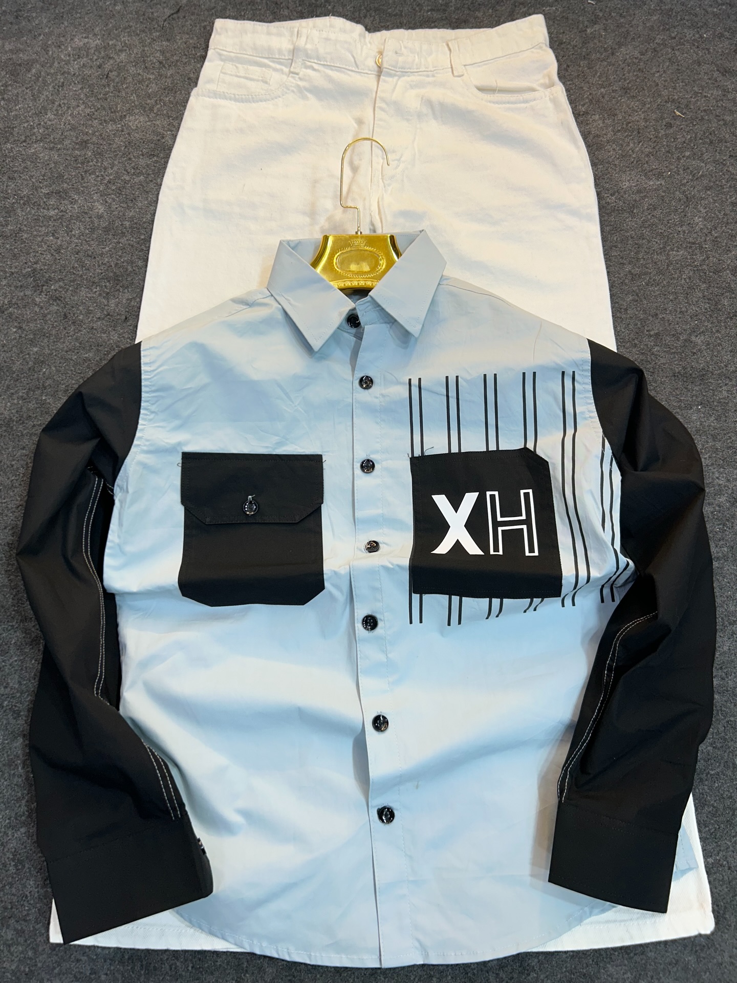 Bold & Casual: Men’s Color-Blocked Shirt with Jeans Combo