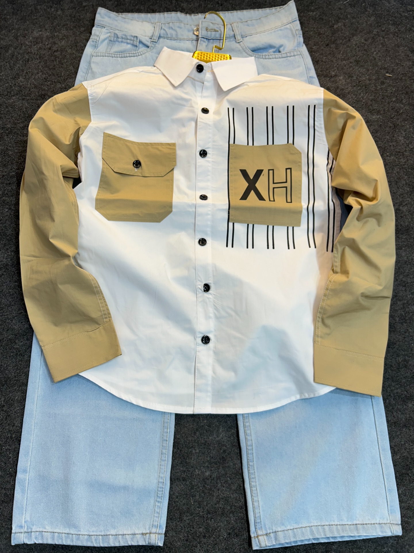 Bold & Casual: Men’s Color-Blocked Shirt with Jeans Combo