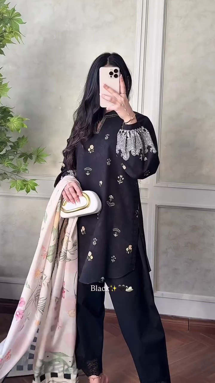 Elegant & Feminine: Pink Embroidered Lawn Kameez Set with Matching Trousers and Dupatta