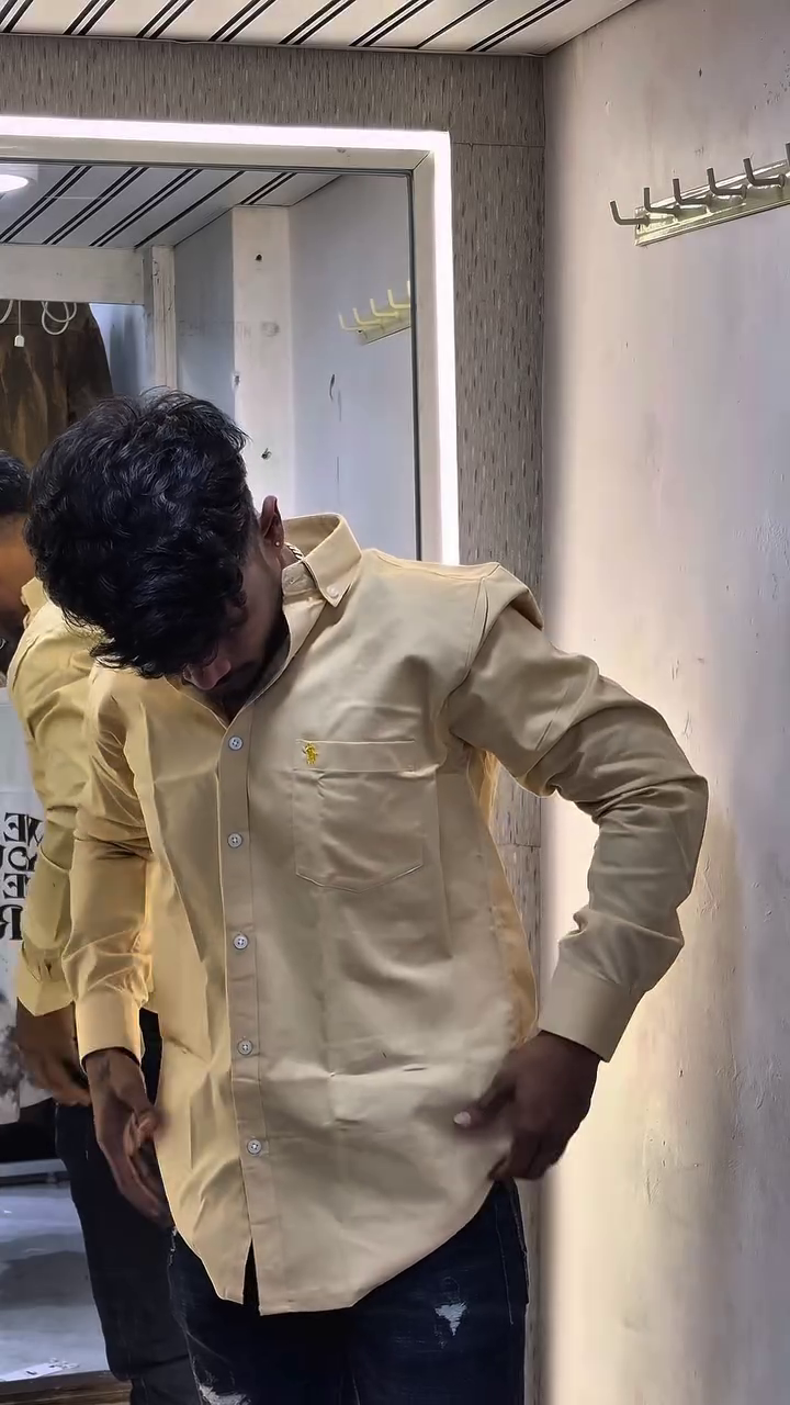 Timeless & Versatile: Solid Grey Casual Button-Down Shirt