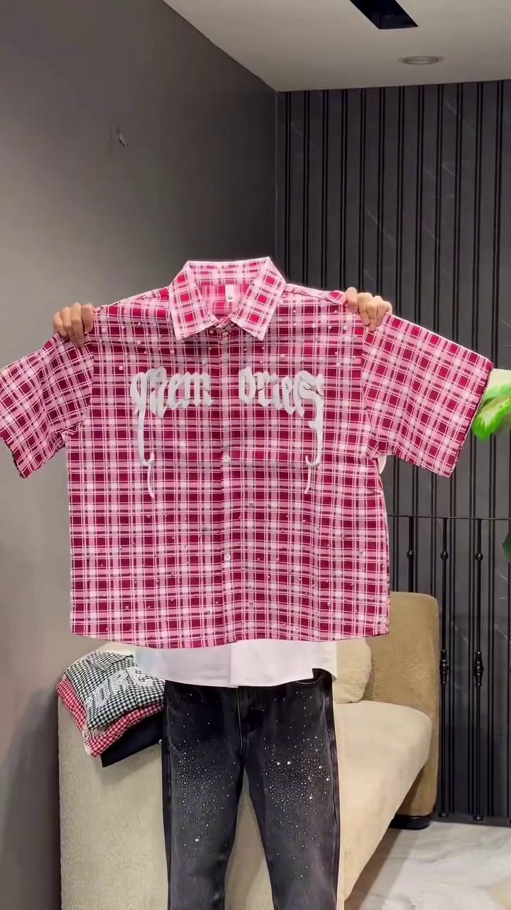 Casual Edge: Short-Sleeved Plaid Shirt with Graphic Print