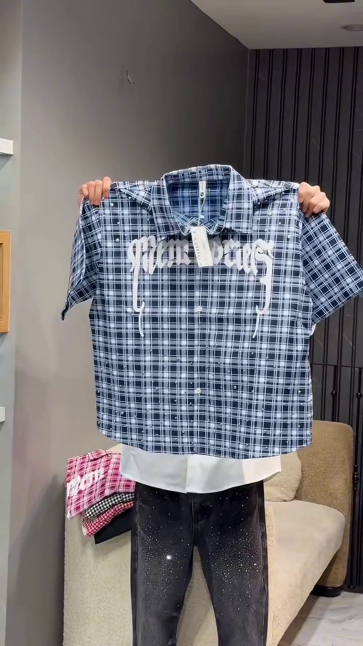 Casual Edge: Short-Sleeved Plaid Shirt with Graphic Print