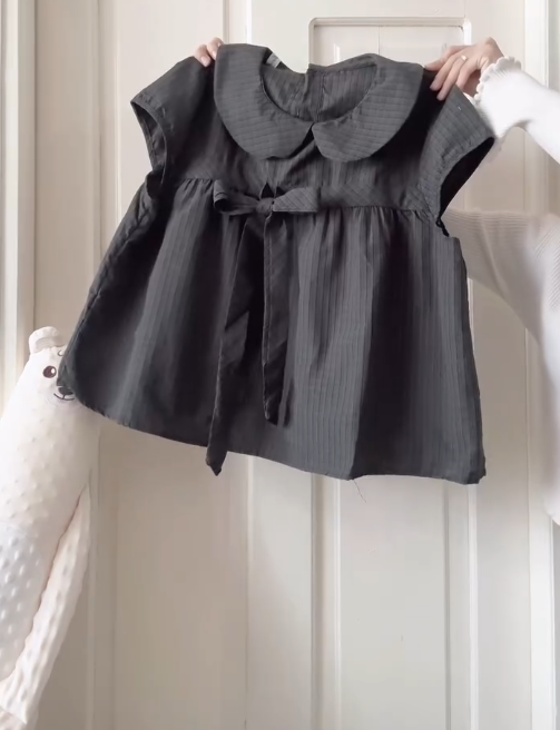 Women’s Plaid Gingham Top – Peter Pan Collar with Puff Sleeves for a Vintage Chic Look