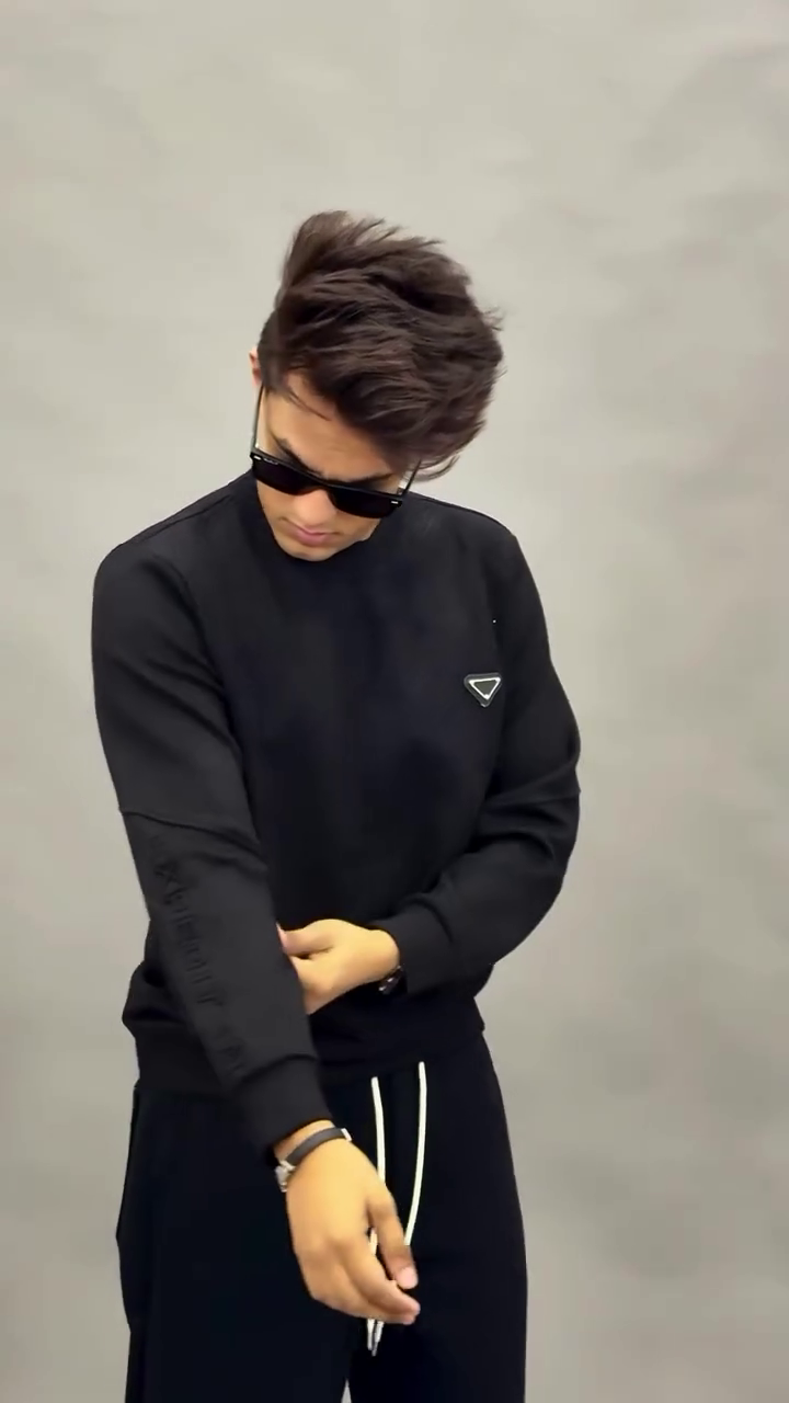 Man Wearing Black Quarter-Zip Long-Sleeve Sweater – Minimalist Smart Casual Winter Style