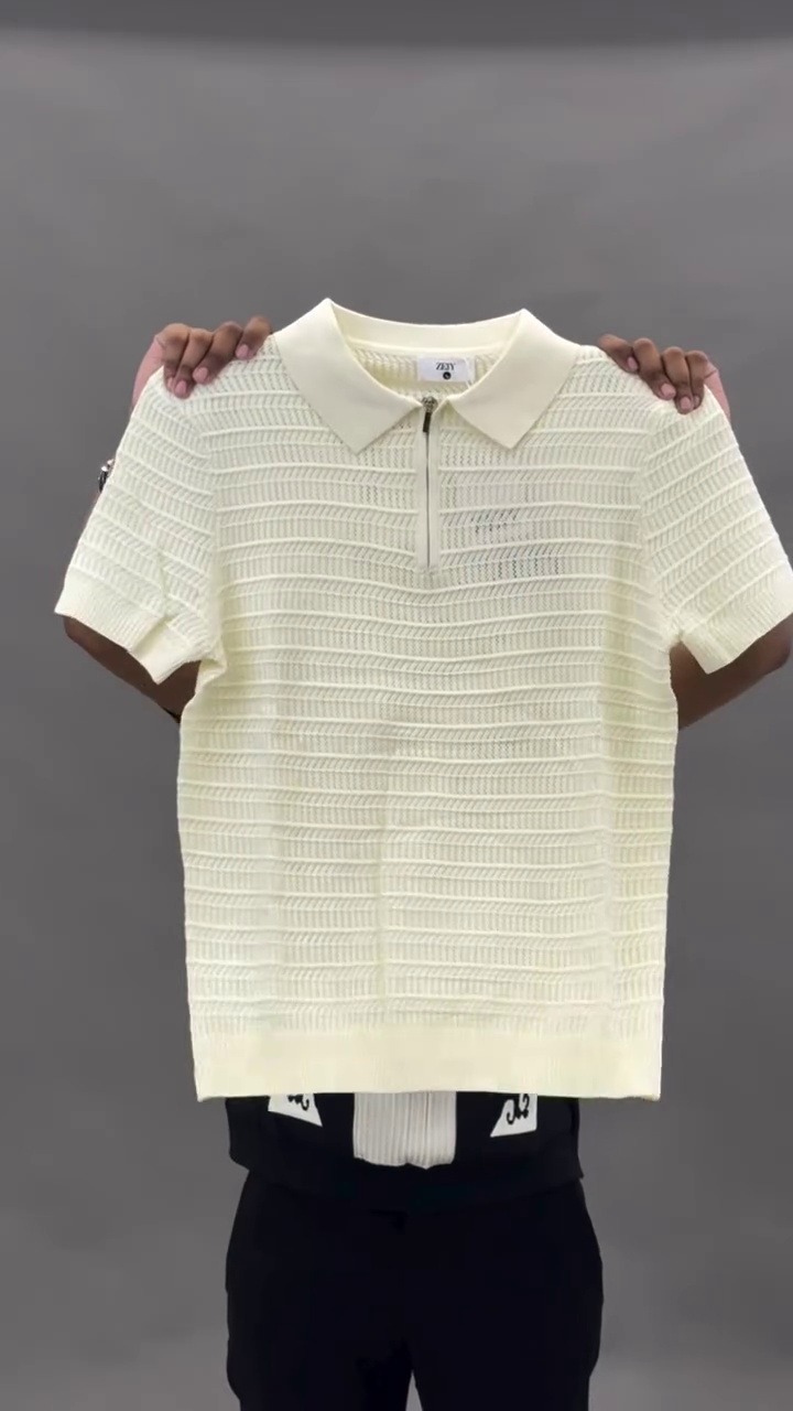 Men’s Textured Half-Zip Knitted Polo – Modern Smart Casual Style with Sleek Zip Detail