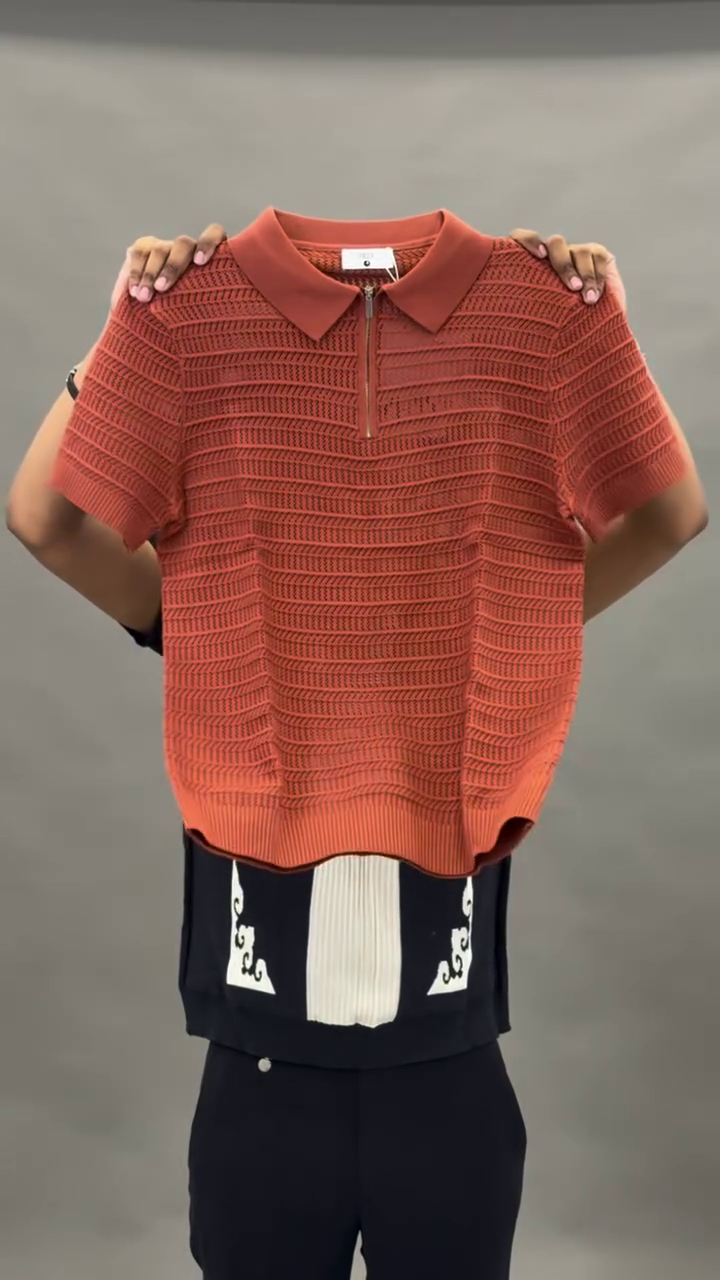 Men’s Textured Half-Zip Knitted Polo – Modern Smart Casual Style with Sleek Zip Detail