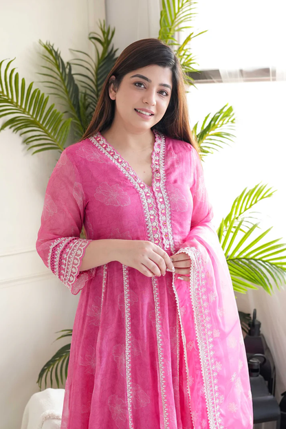 Take Your Style To The Next Level With Our Gulab Pink Anarkali Suit Set!