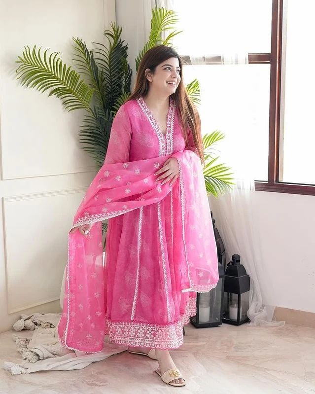 Take Your Style To The Next Level With Our Gulab Pink Anarkali Suit Set!