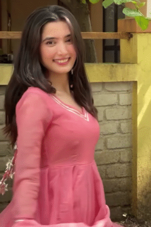 Sweetheart Neck – Soft, Flattering & Romantic